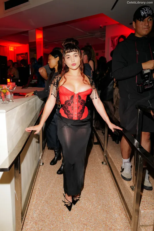 Rowan Blanchard photo 4 of 753