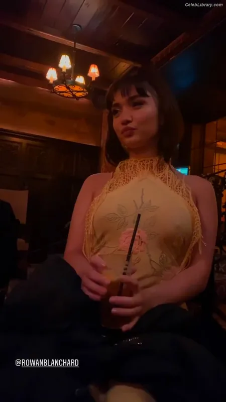 Rowan Blanchard photo 7 of 753