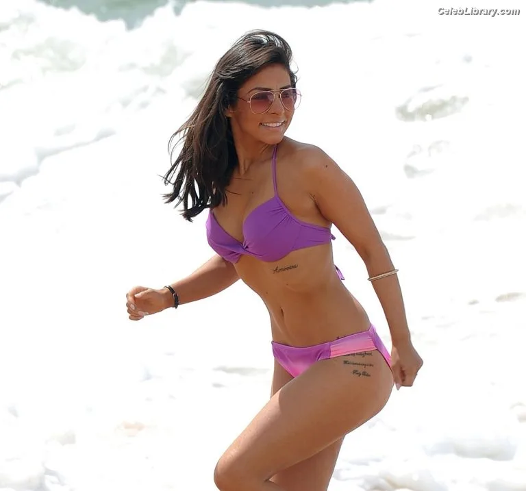 Roxanne Pallett photo 5 of 46