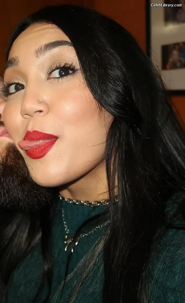 Roxanne Perez photo 4 of 1587