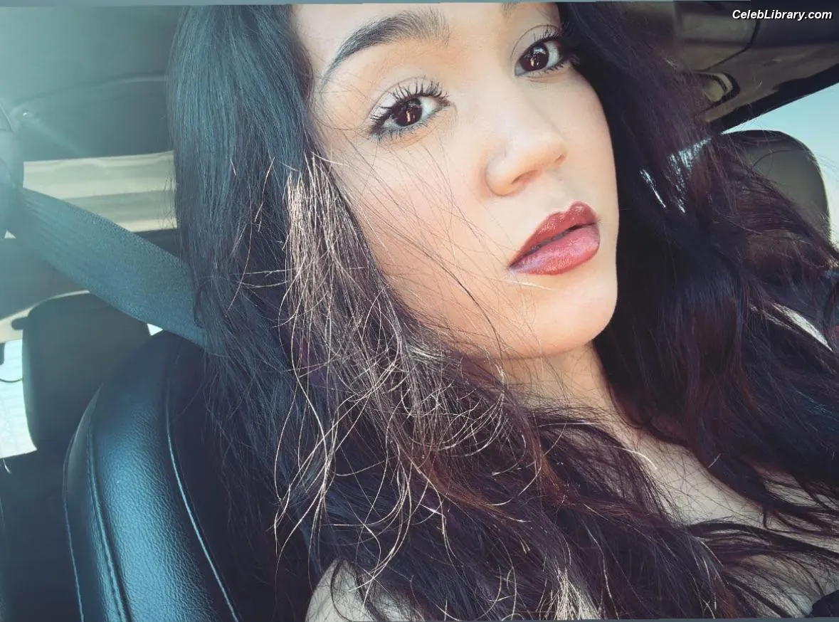 Roxanne Perez photo 15 of 1587