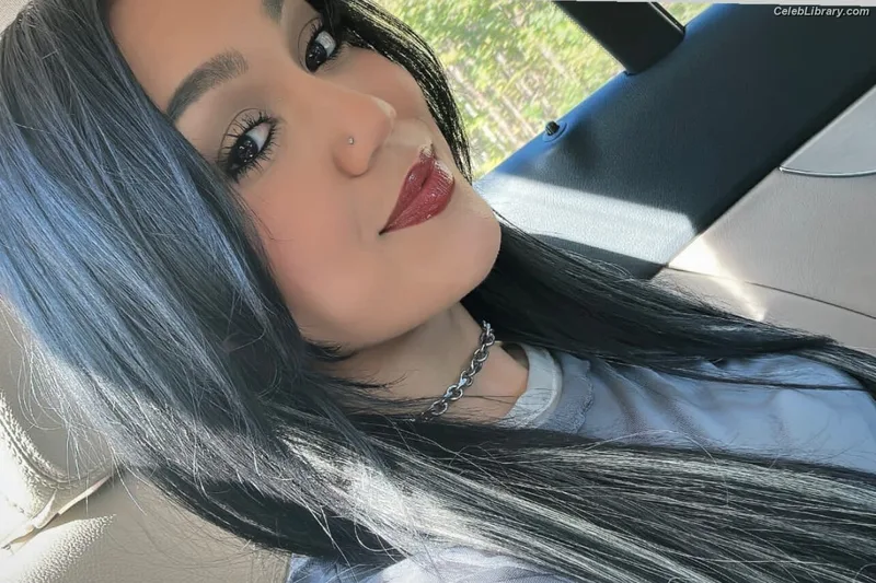 Roxanne Perez photo 11 of 1582