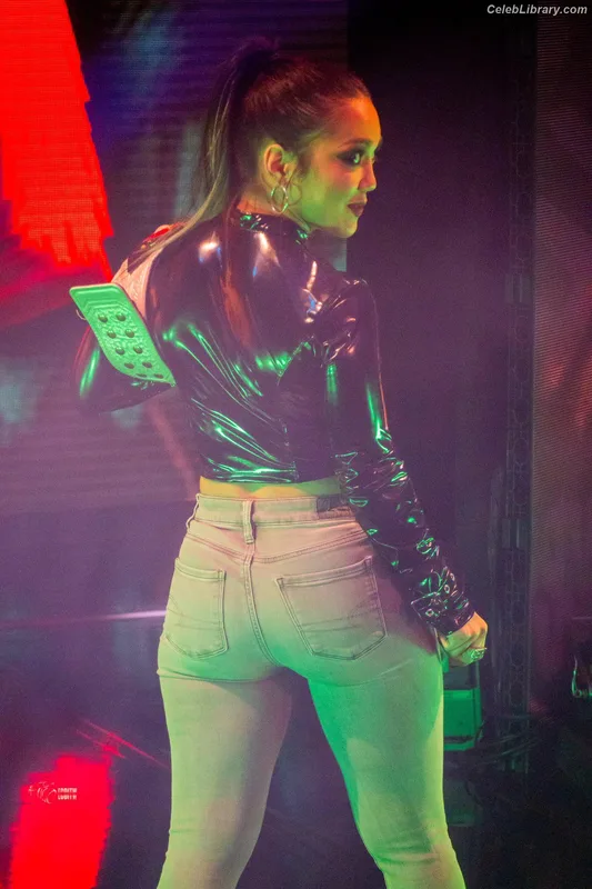 Roxanne Perez photo 8 of 1582