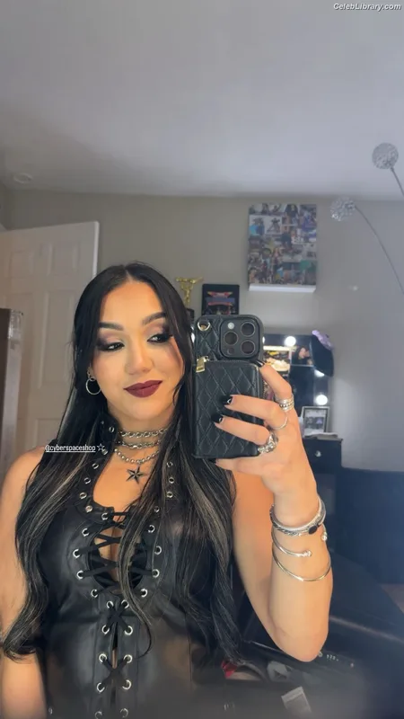 Roxanne Perez photo 6 of 1582
