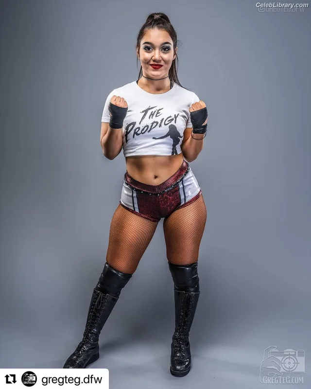 Roxanne Perez photo 18 of 1582