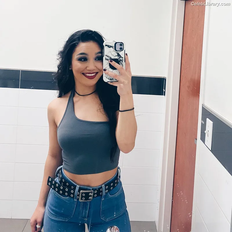 Roxanne Perez photo 7 of 1582