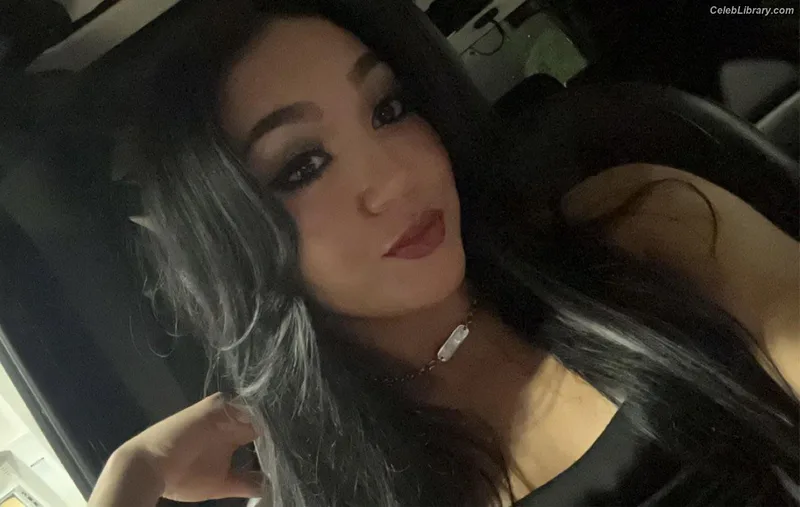 Roxanne Perez photo 15 of 1582