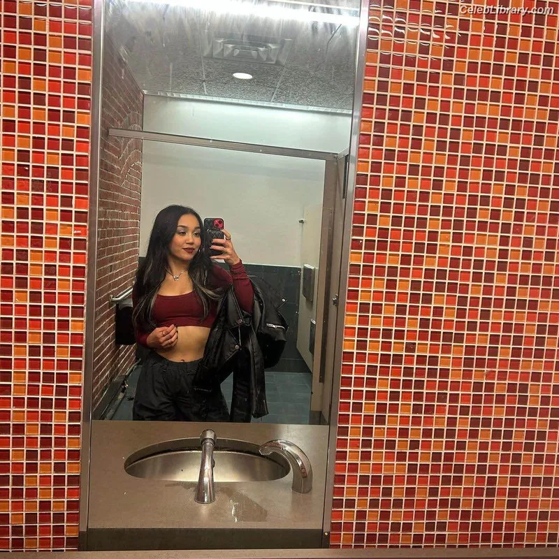 Roxanne Perez photo 2 of 1582
