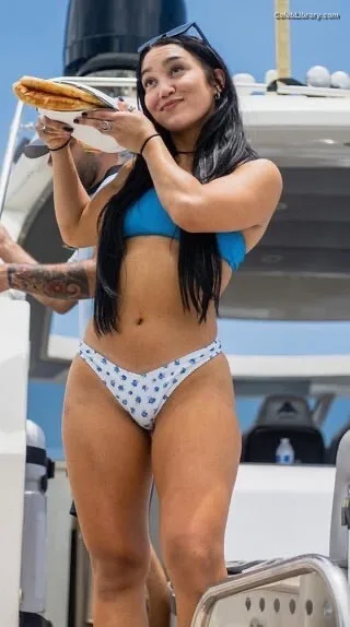 Roxanne Perez photo 16 of 1582