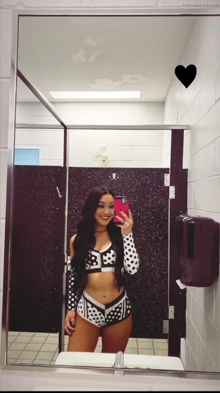 Roxanne Perez photo 3 of 1582
