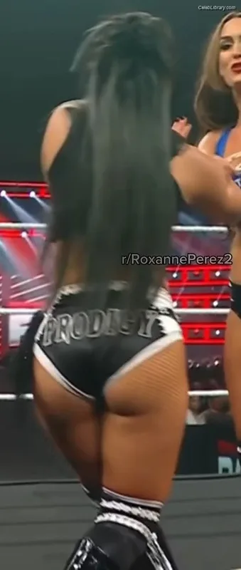 Roxanne Perez photo 5 of 1582