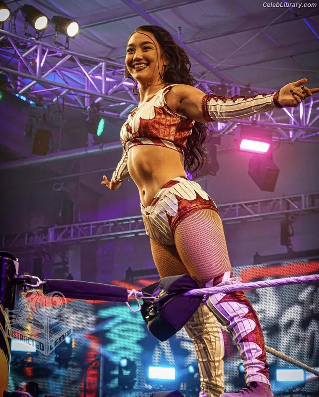 Roxanne Perez photo 10 of 1582