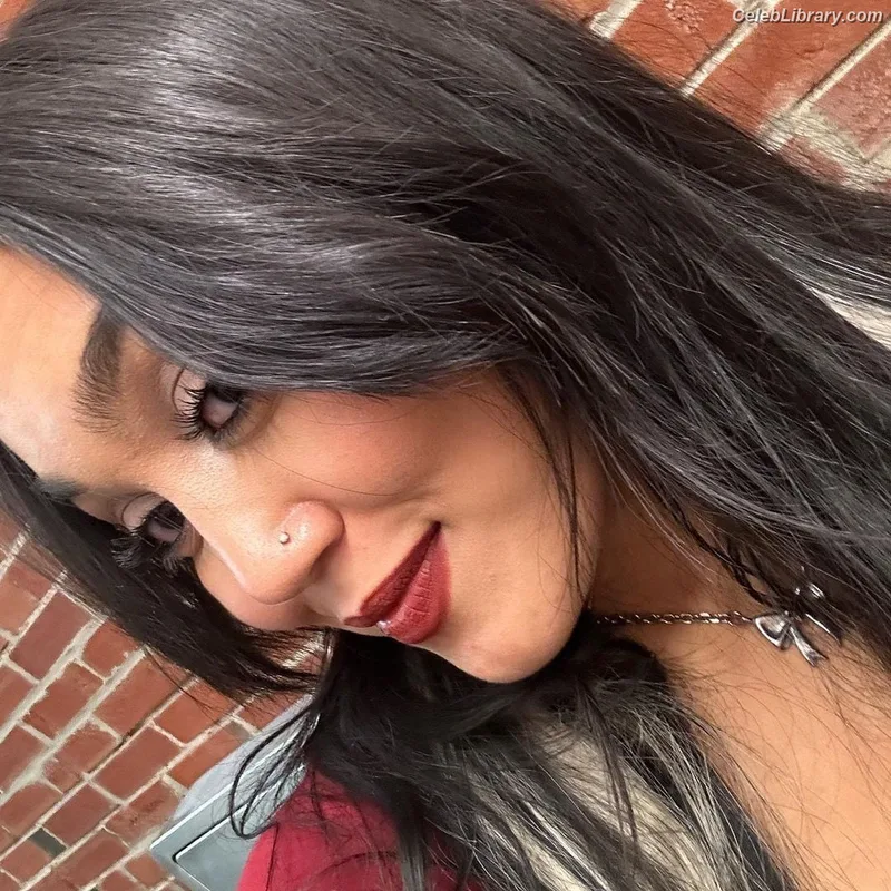 Roxanne Perez photo 21 of 1582