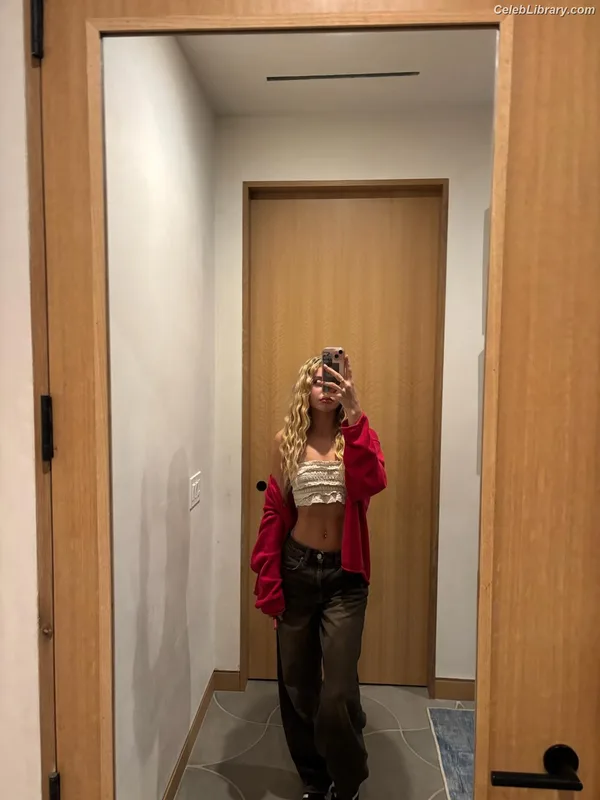 Ruby Rose Turner photo 21 of 47
