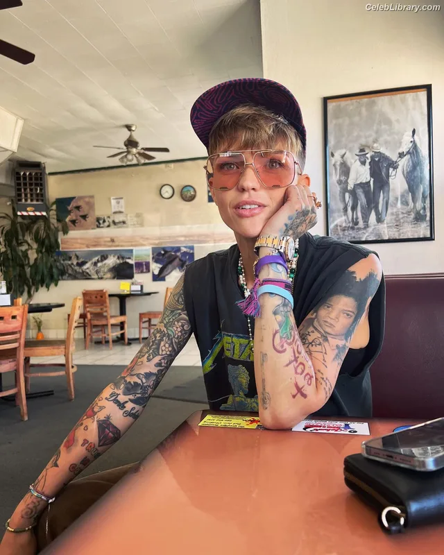 Ruby Rose photo 8 of 45