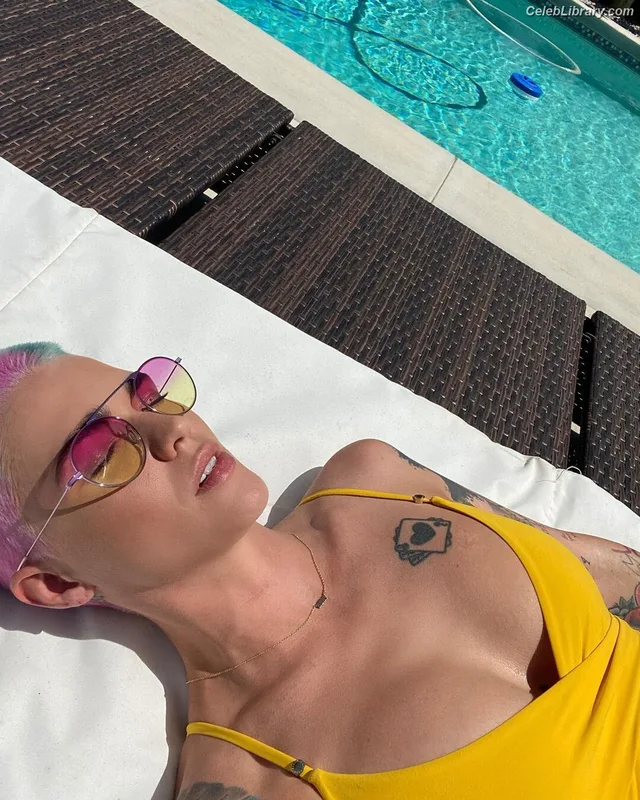 Ruby Rose photo 7 of 45
