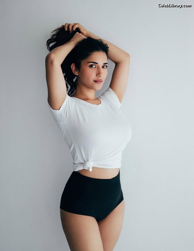 Ruhani Sharma photo 5 of 113