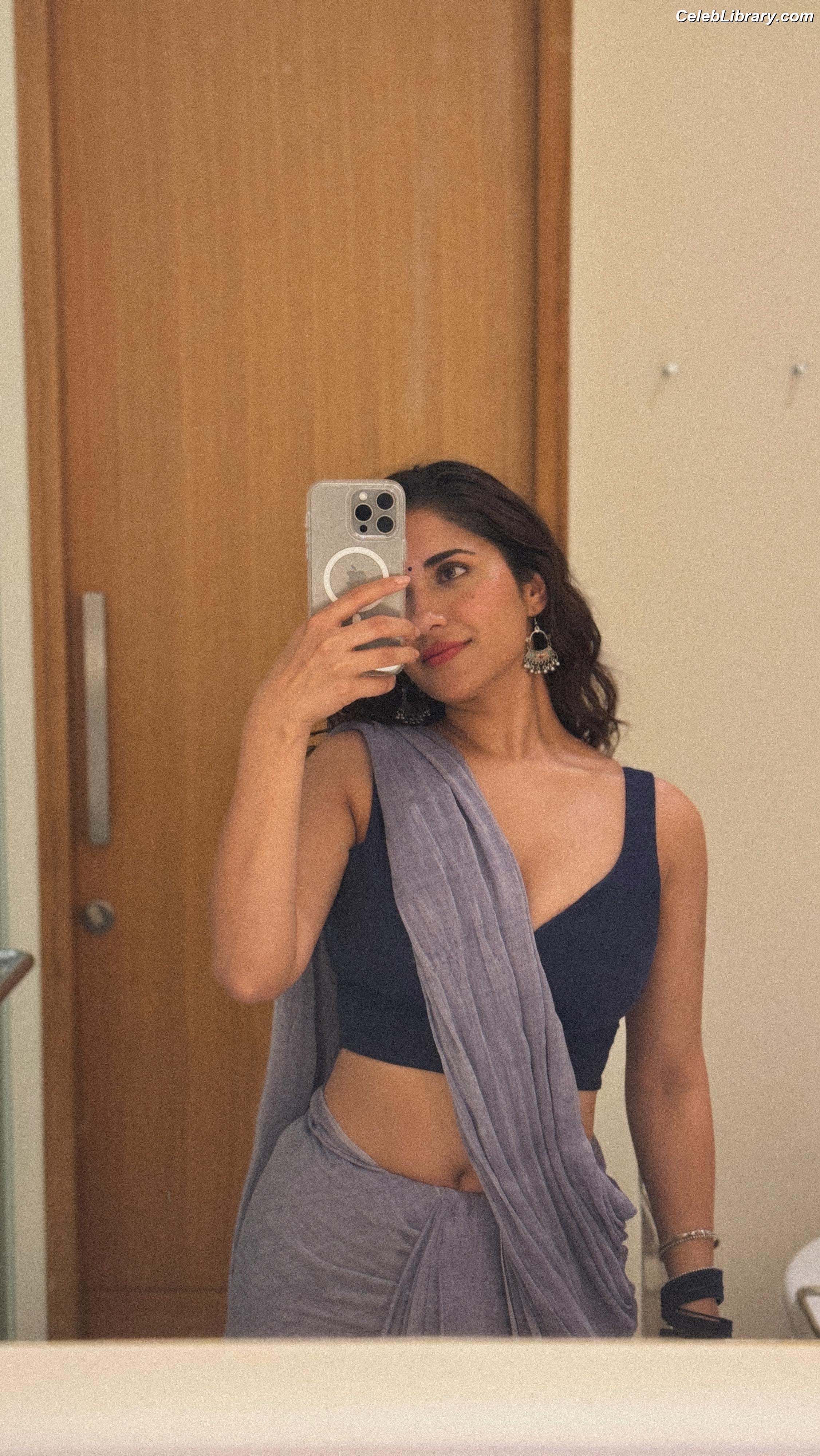 Ruhani Sharma photo 14 of 113