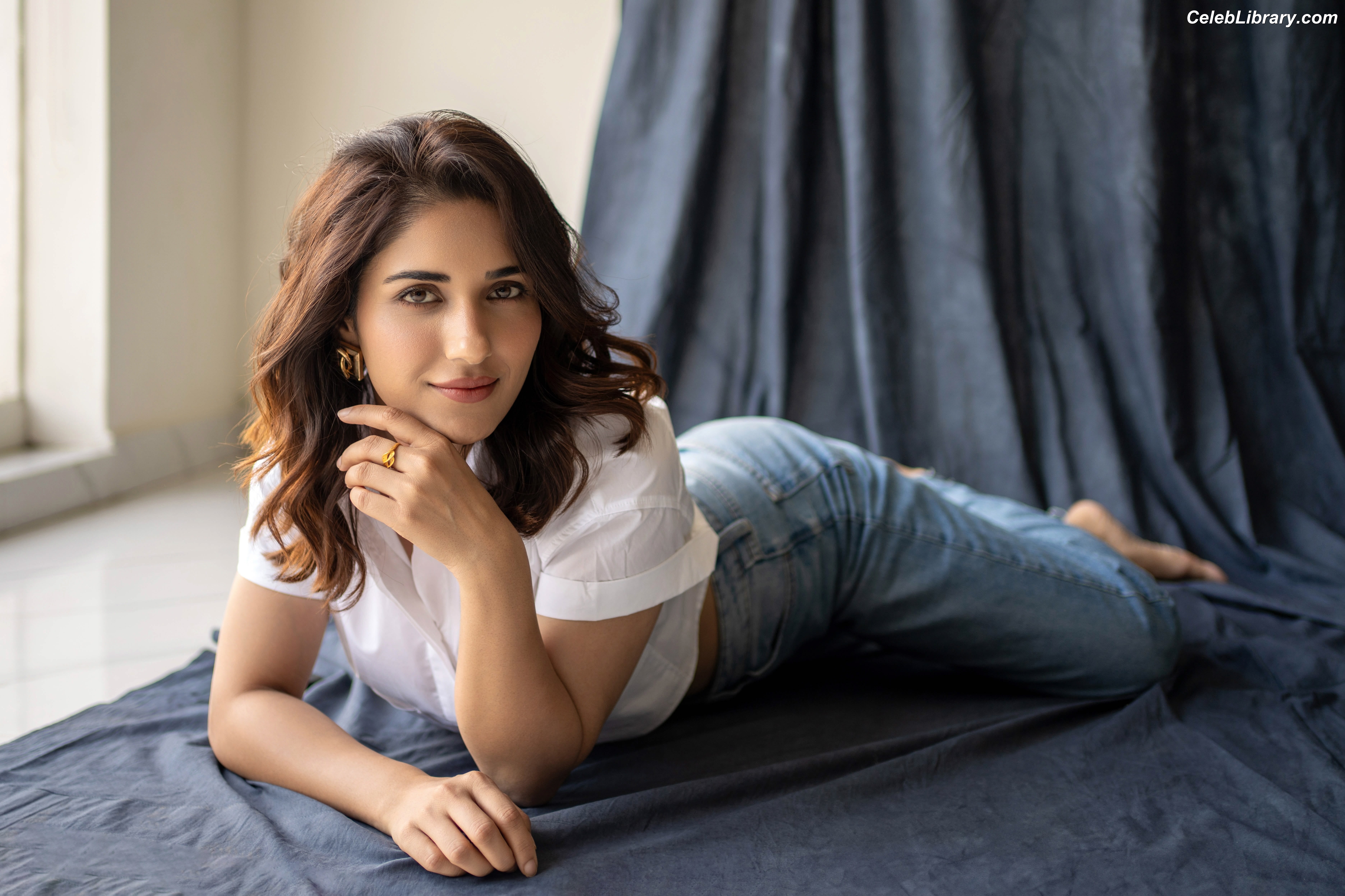 Ruhani Sharma photo 4 of 113