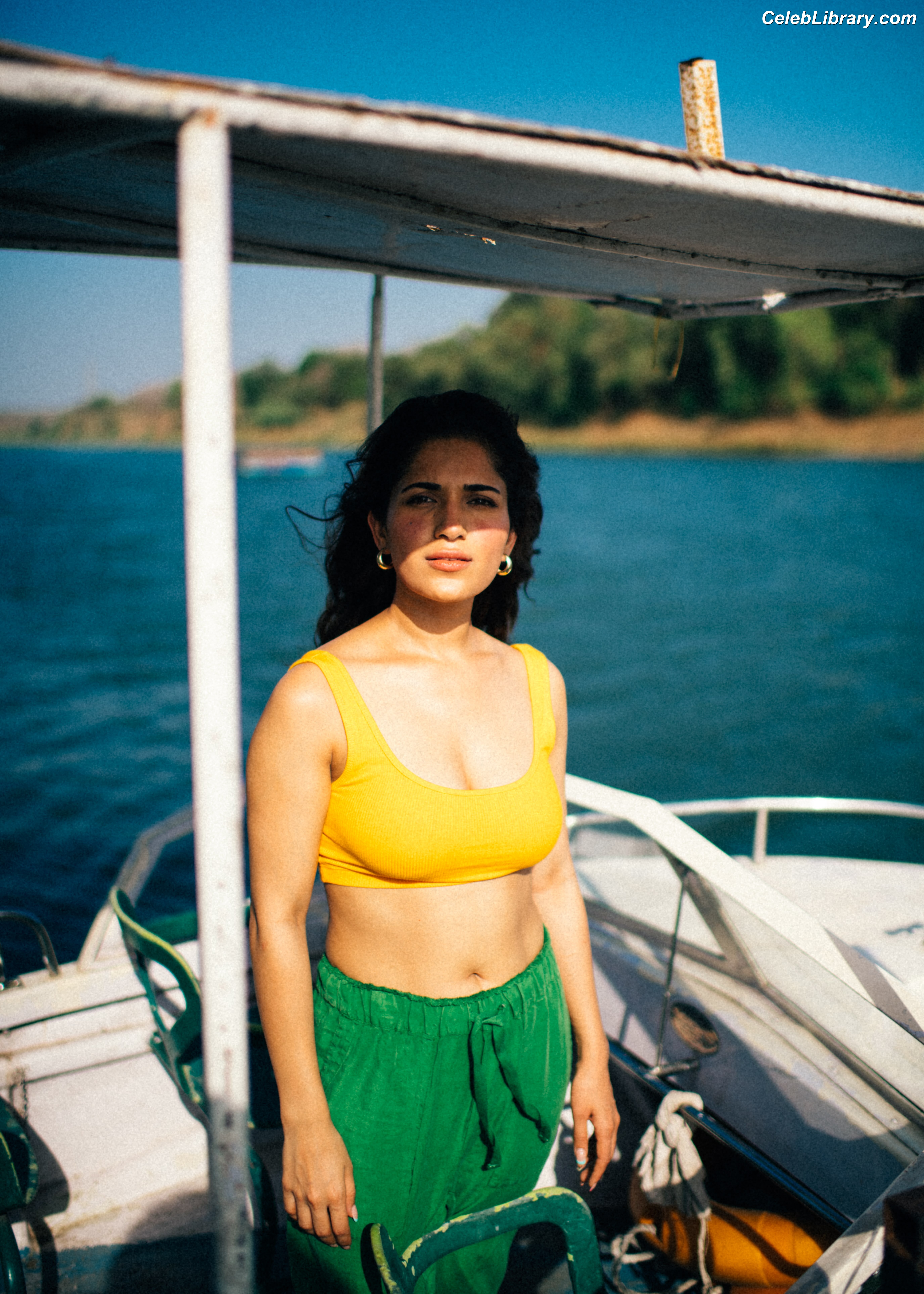 Ruhani Sharma photo 14 of 113