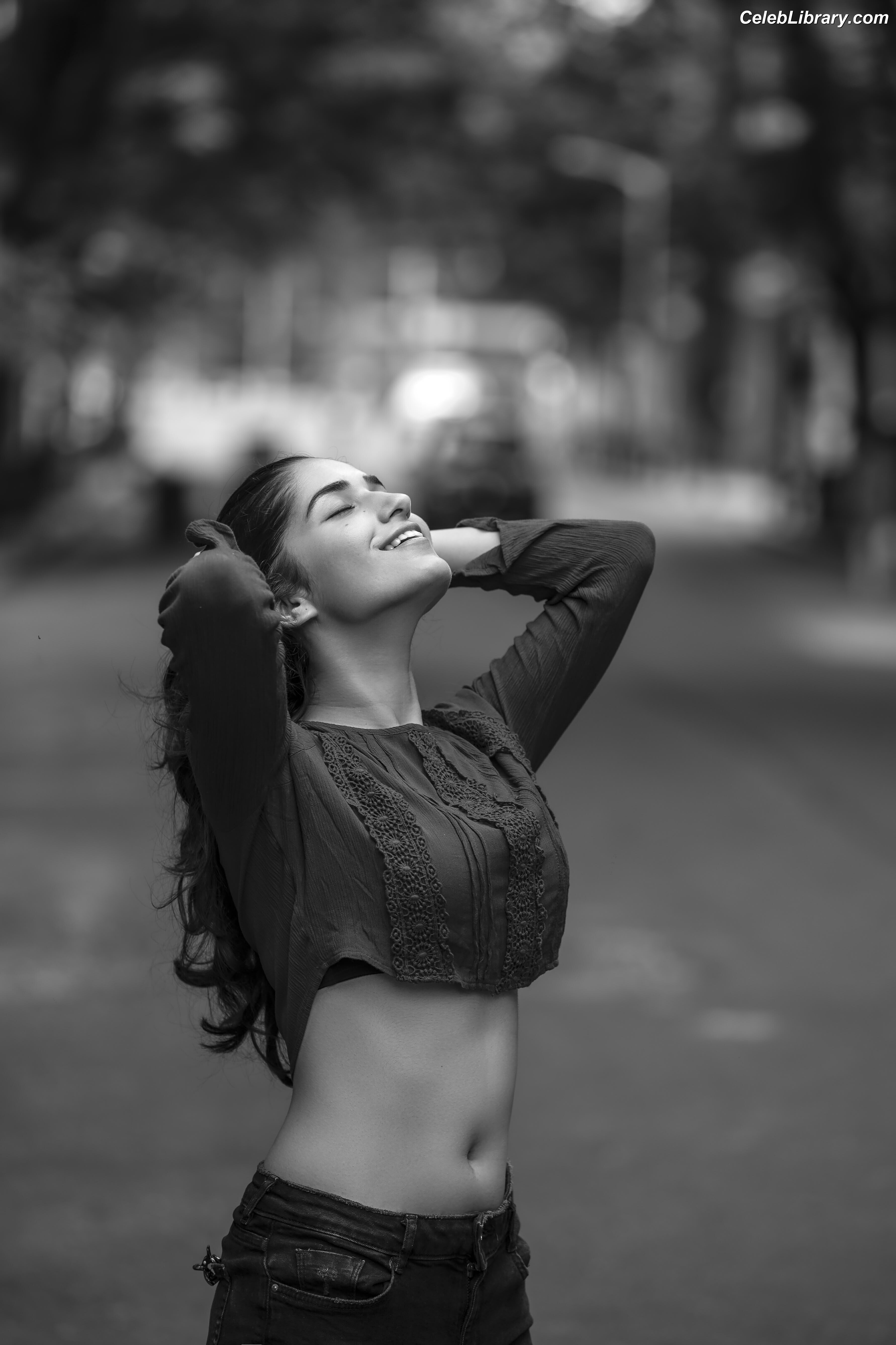 Ruhani Sharma photo 6 of 113