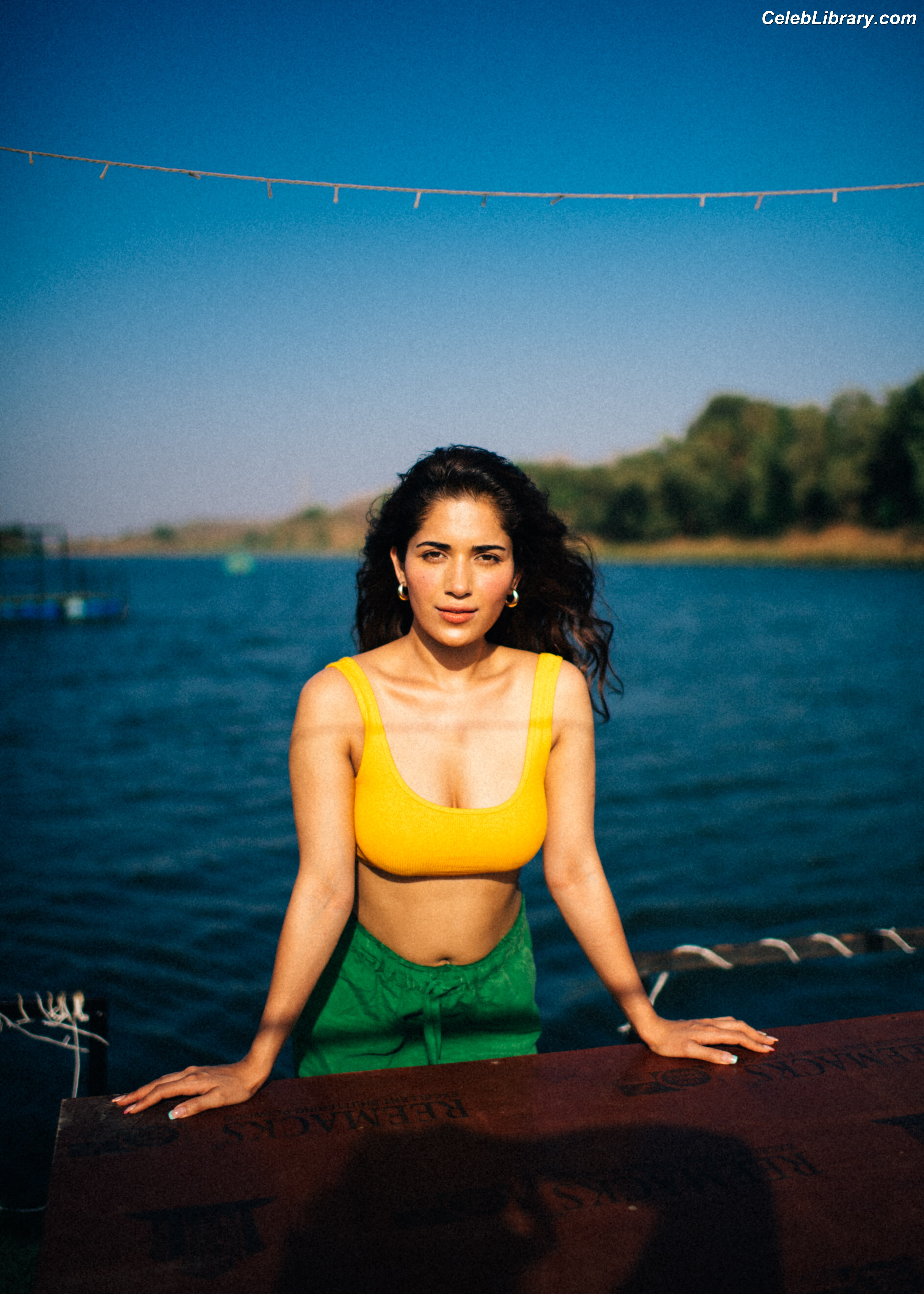 Ruhani Sharma photo 5 of 113