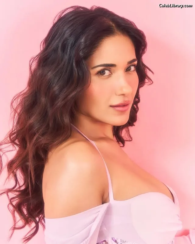 Ruhani Sharma photo 2 of 113