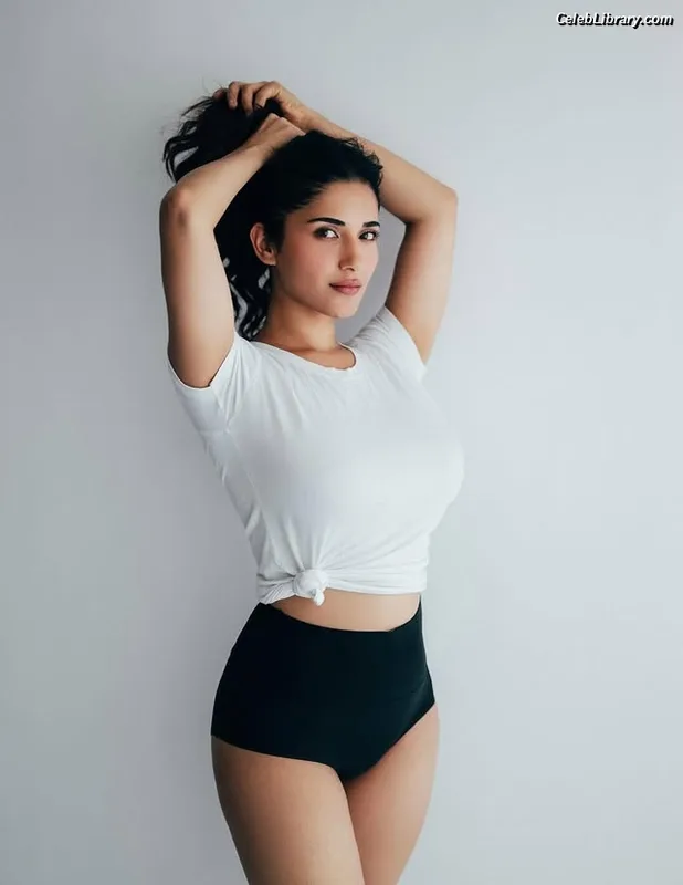 Ruhani Sharma photo 5 of 113