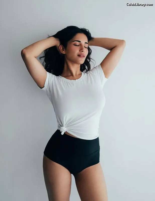 Ruhani Sharma photo 6 of 113
