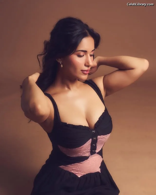 Ruhani Sharma photo 8 of 113