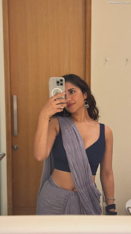 Ruhani Sharma photo 12 of 113