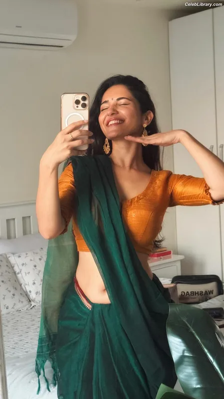 Ruhani Sharma photo 14 of 113