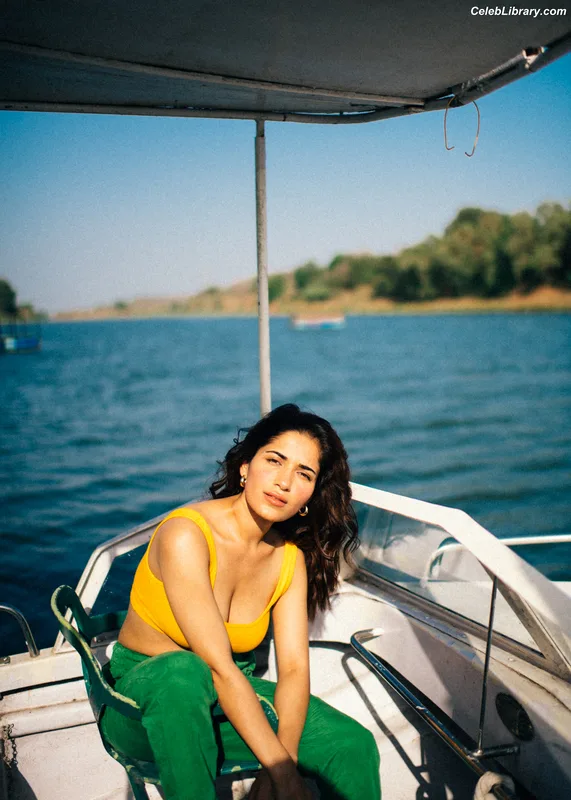Ruhani Sharma photo 5 of 113