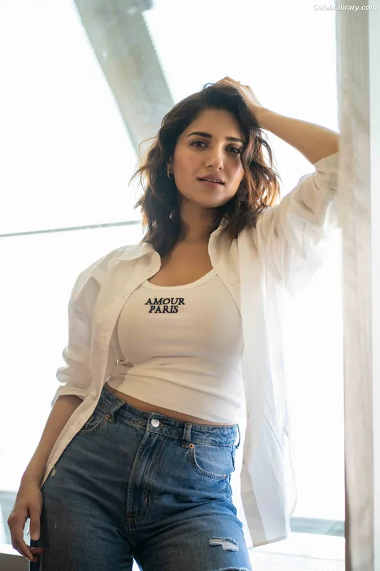 Ruhani Sharma photo 11 of 113