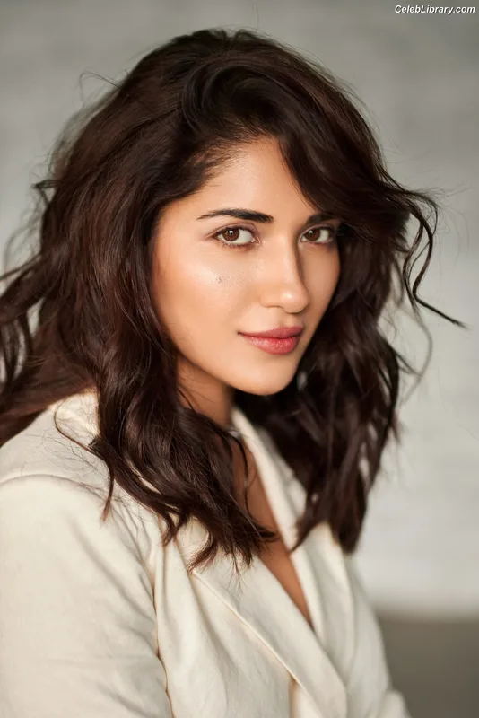 Ruhani Sharma photo 22 of 113