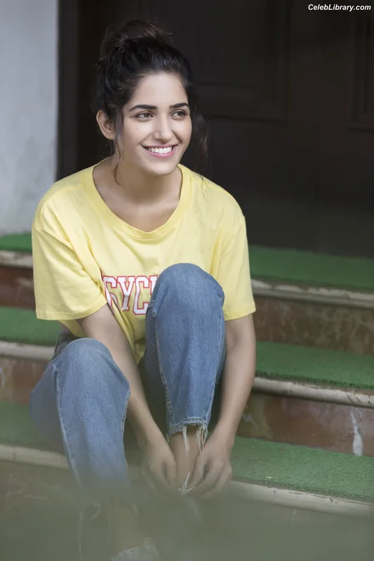 Ruhani Sharma photo 23 of 113