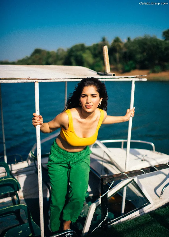 Ruhani Sharma photo 21 of 113