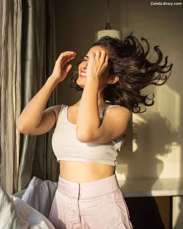 Ruhani Sharma photo 2 of 113