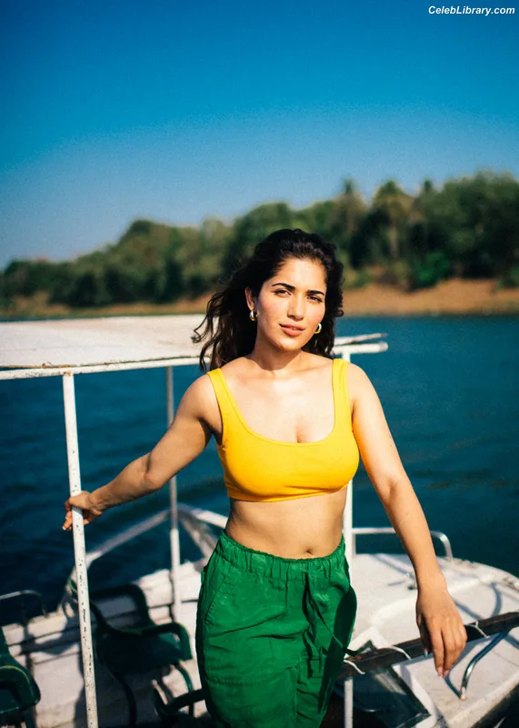 Ruhani Sharma photo 24 of 113
