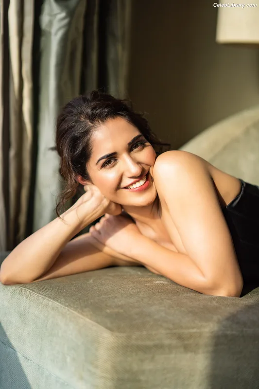 Ruhani Sharma photo 12 of 113