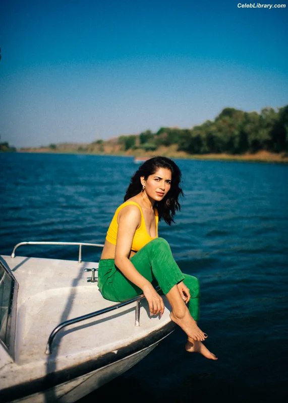 Ruhani Sharma photo 13 of 113