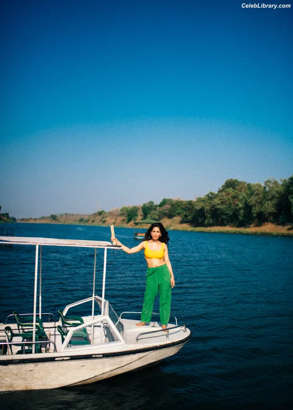 Ruhani Sharma photo 23 of 113