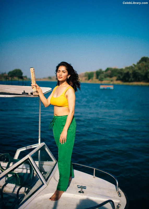 Ruhani Sharma photo 2 of 113
