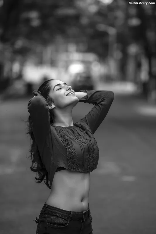 Ruhani Sharma photo 16 of 113