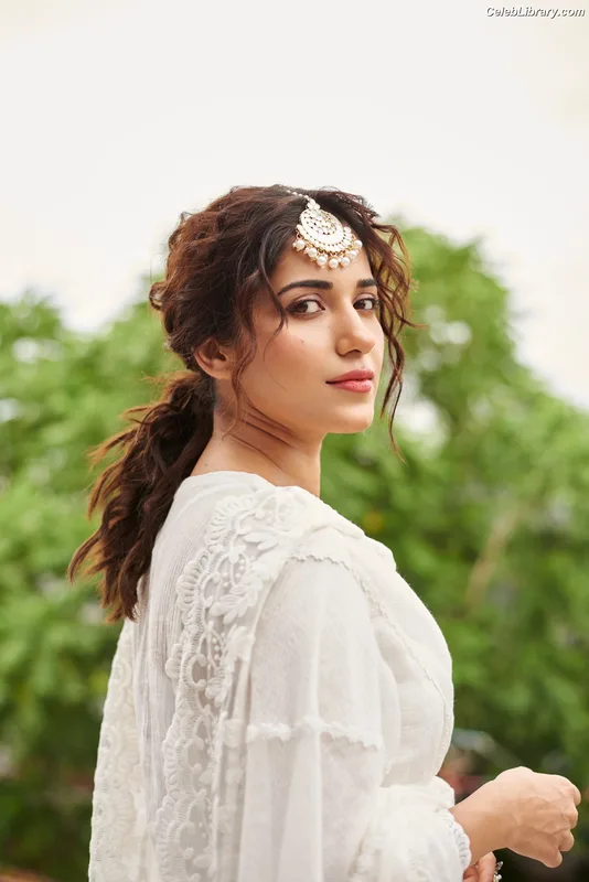 Ruhani Sharma photo 6 of 113