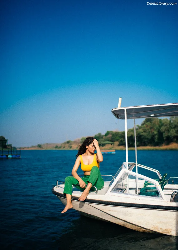 Ruhani Sharma photo 6 of 113