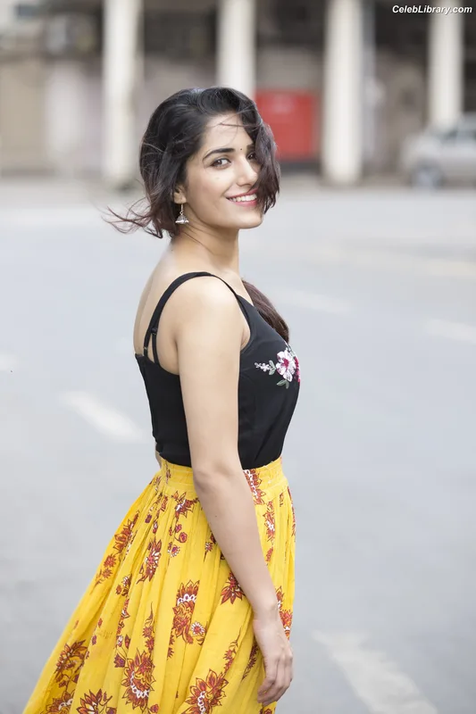 Ruhani Sharma photo 7 of 113