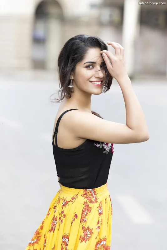 Ruhani Sharma photo 4 of 113