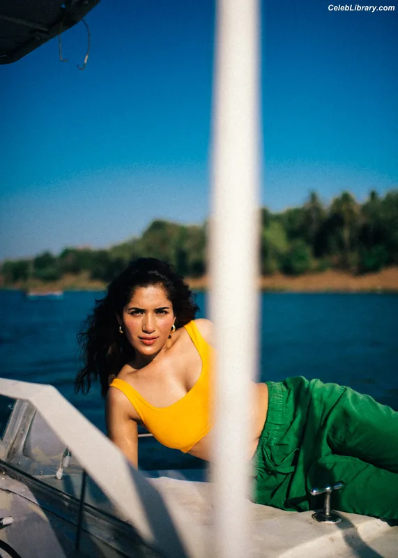 Ruhani Sharma photo 10 of 113