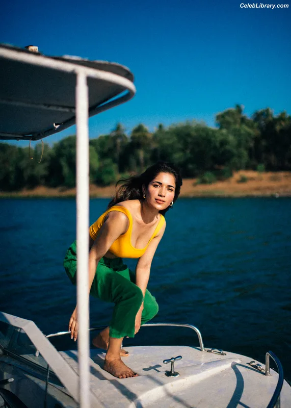 Ruhani Sharma photo 11 of 113
